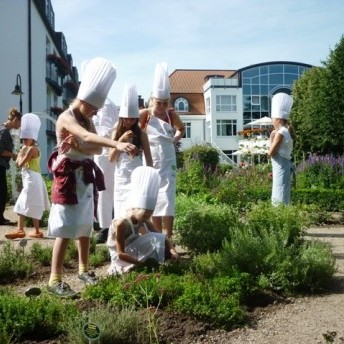 4e7638d2999d4facb1bc6a9a558cdc27