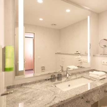 Haupthaus Junior Suite zur Seeseite f