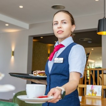 Ivanna im Service - 012